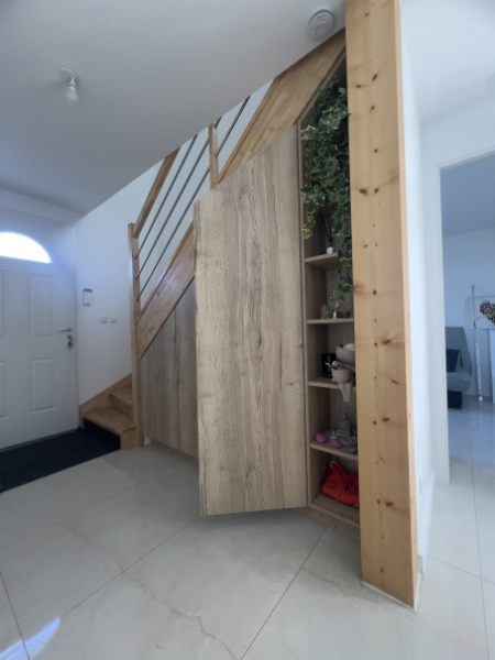 <center> Sous-escalier<center> <center> Sous-escalier<center>